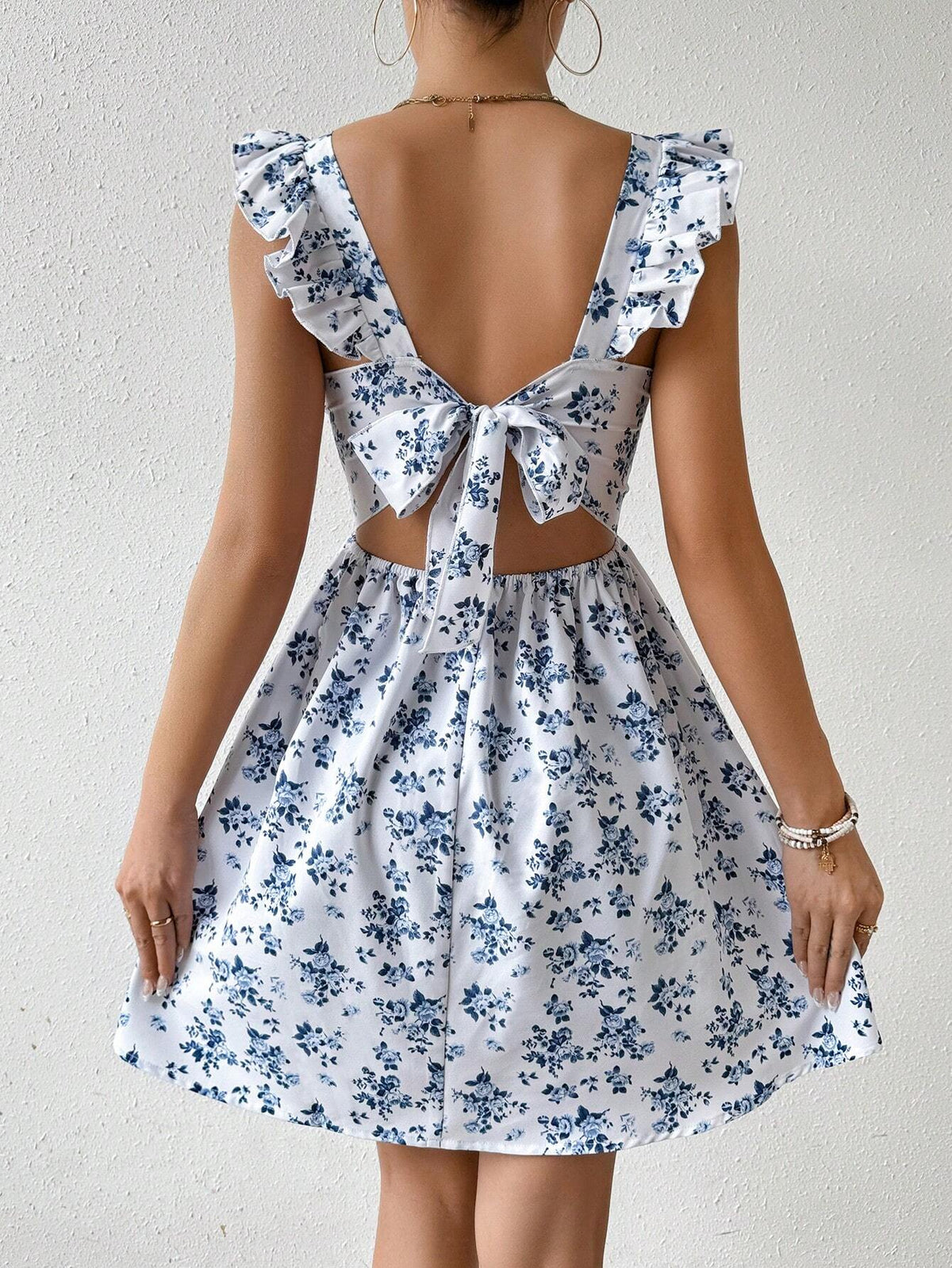 Vestido Curto Floral Azul Cintura Alta Com Alças Babado