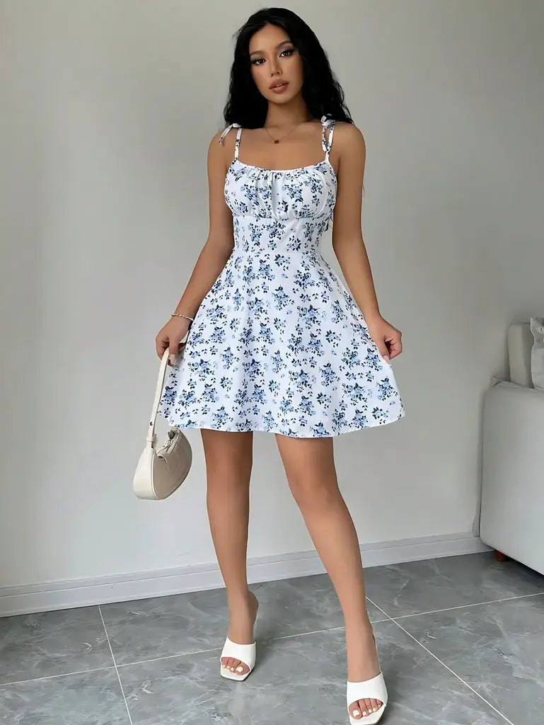 Vestido Branco Floral Curto Com Decote Quadrado