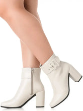 Bota-Branca-Cano-Curto-Feminina-046